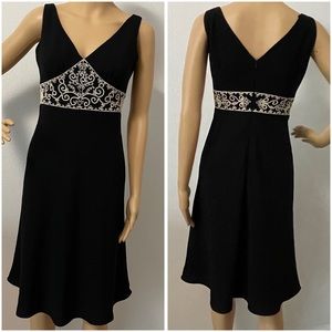 Maggy London Petites Black with Cream Embroidered Midriff Cocktail Dress Size 2